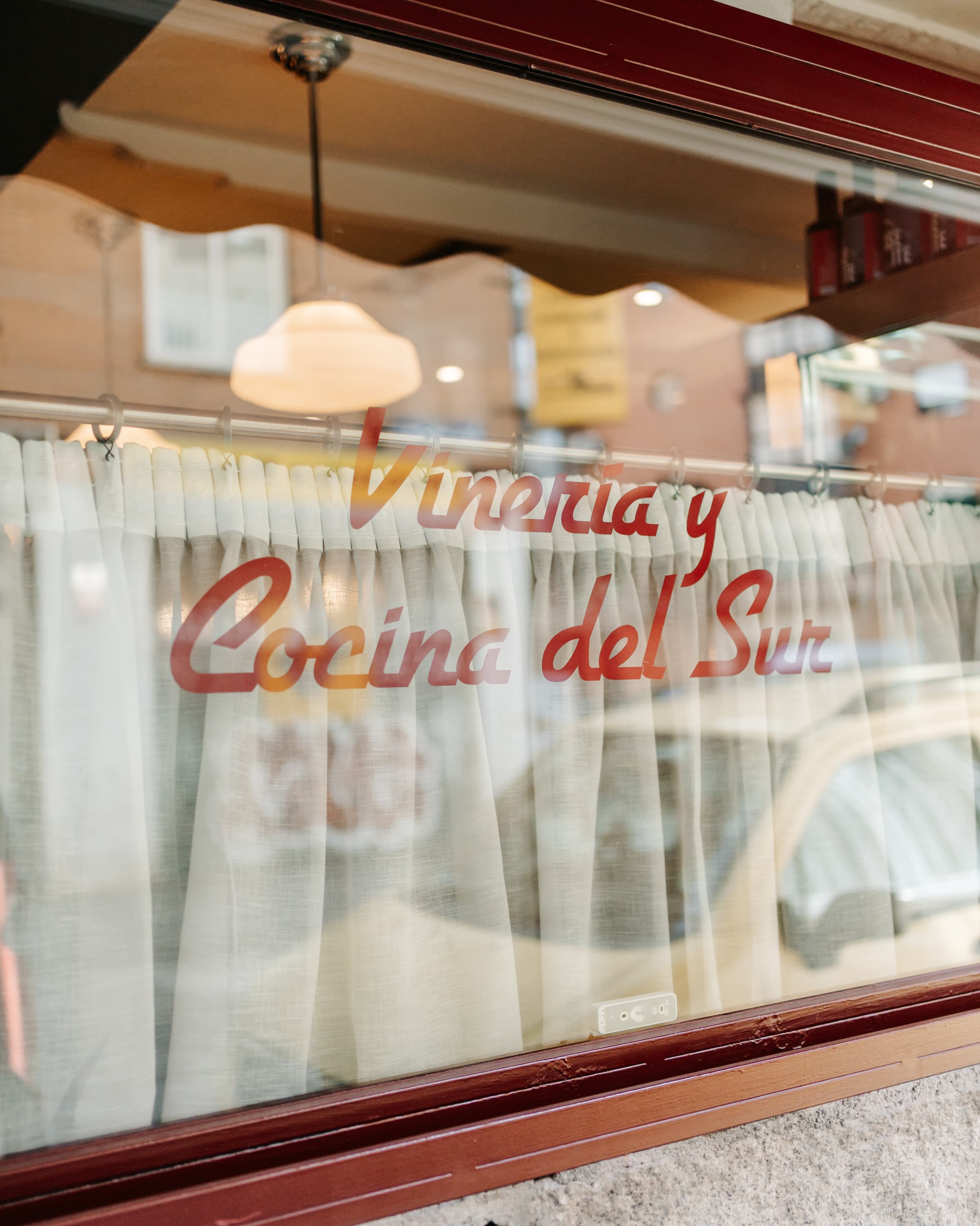 Fachada de La Gloria — Vinería y Cocina del Sur